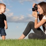 Pais postam quase mil fotos dos filhos nas redes sociais até os 5 anos, diz estudo
